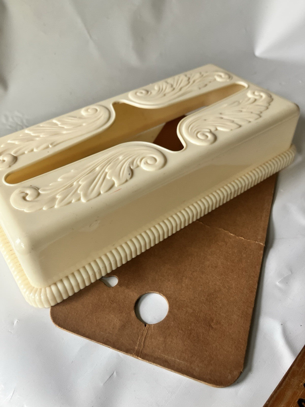 Vintage MCM Beige/Off White Plastic Art Deco Styles Tissue Box Wall Mount/Box