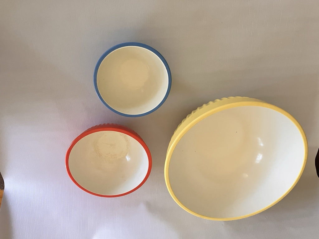 Vintage Melamine Mixing Bowls And NWB 11 Pc Measuring Cups
