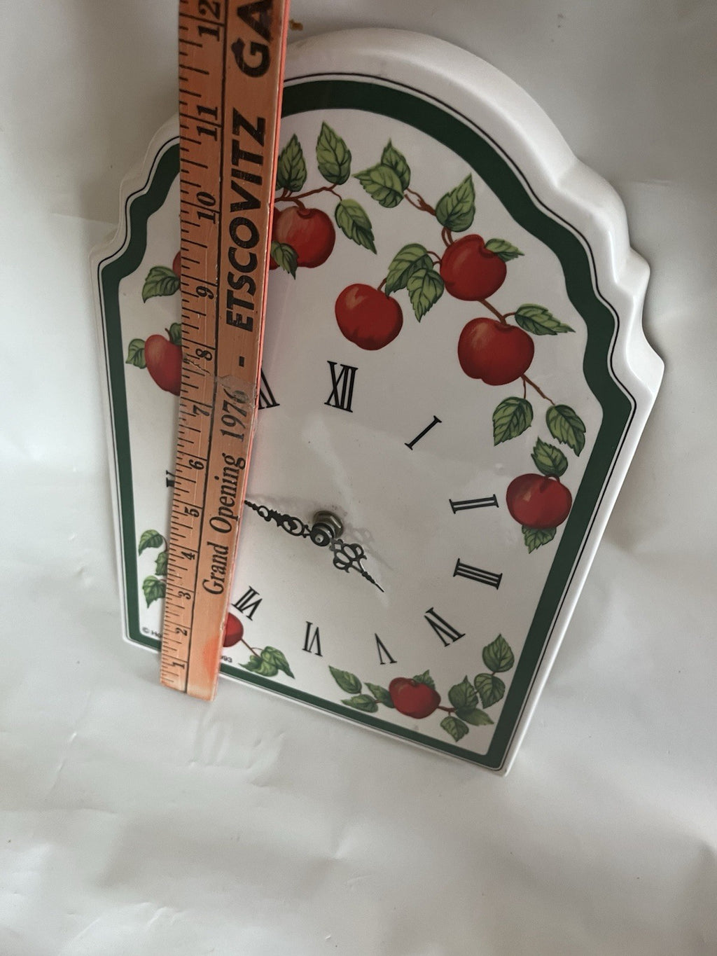 Vintage 1993 House Of Lloyd 12” Tall Apple Clock