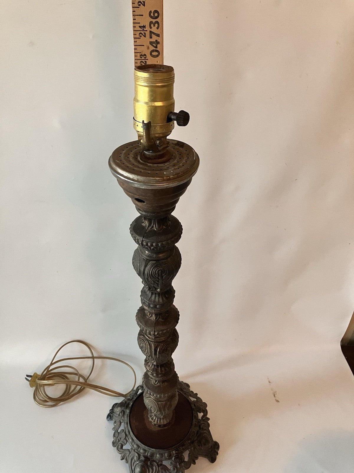 Vintage Accurate Casting Inc. Electric 23” Lamp, Works!