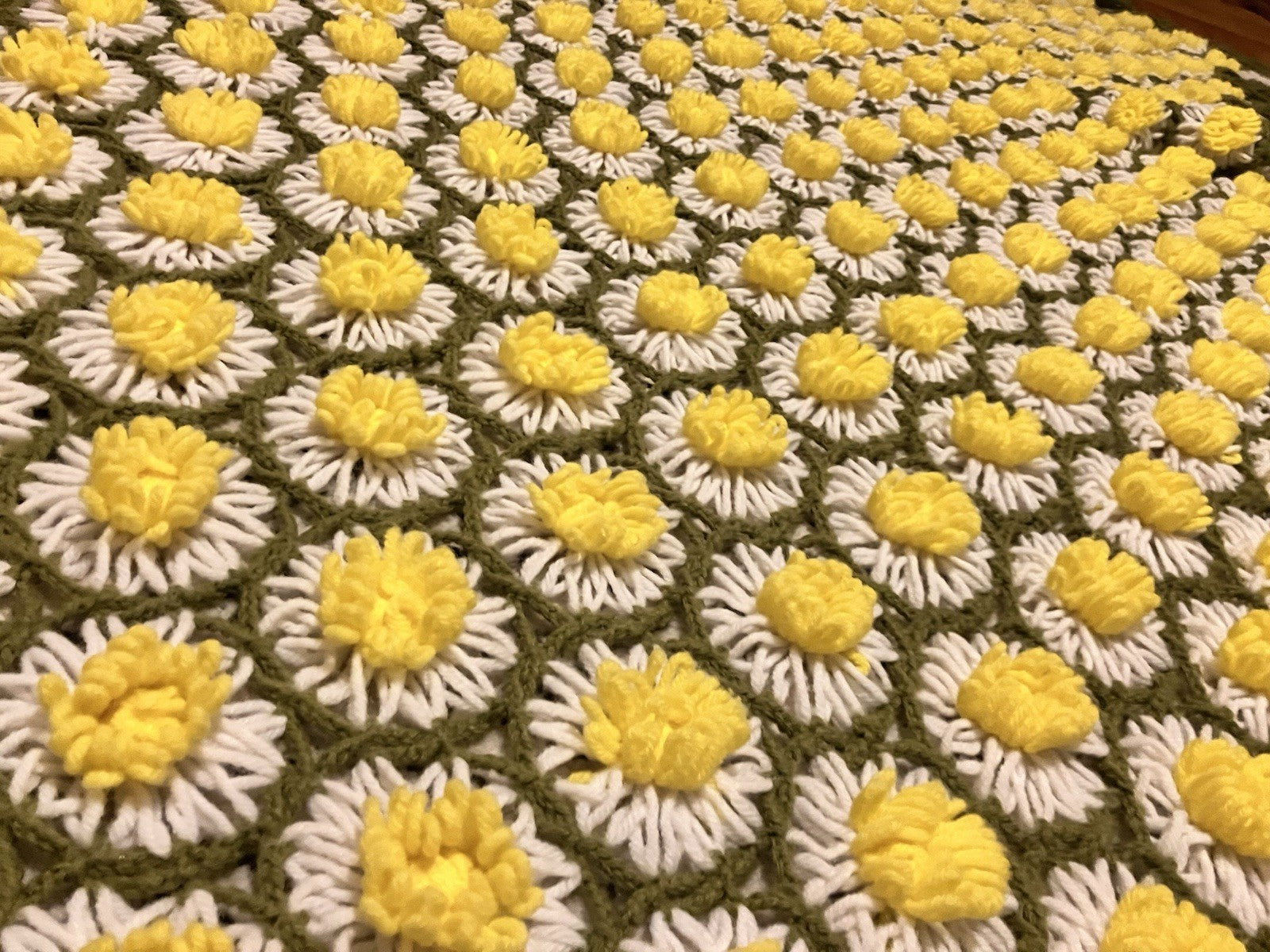 Vintage Daisy Chain Blanket Twin Size Crochet Topper Blanket 60” Long EVC