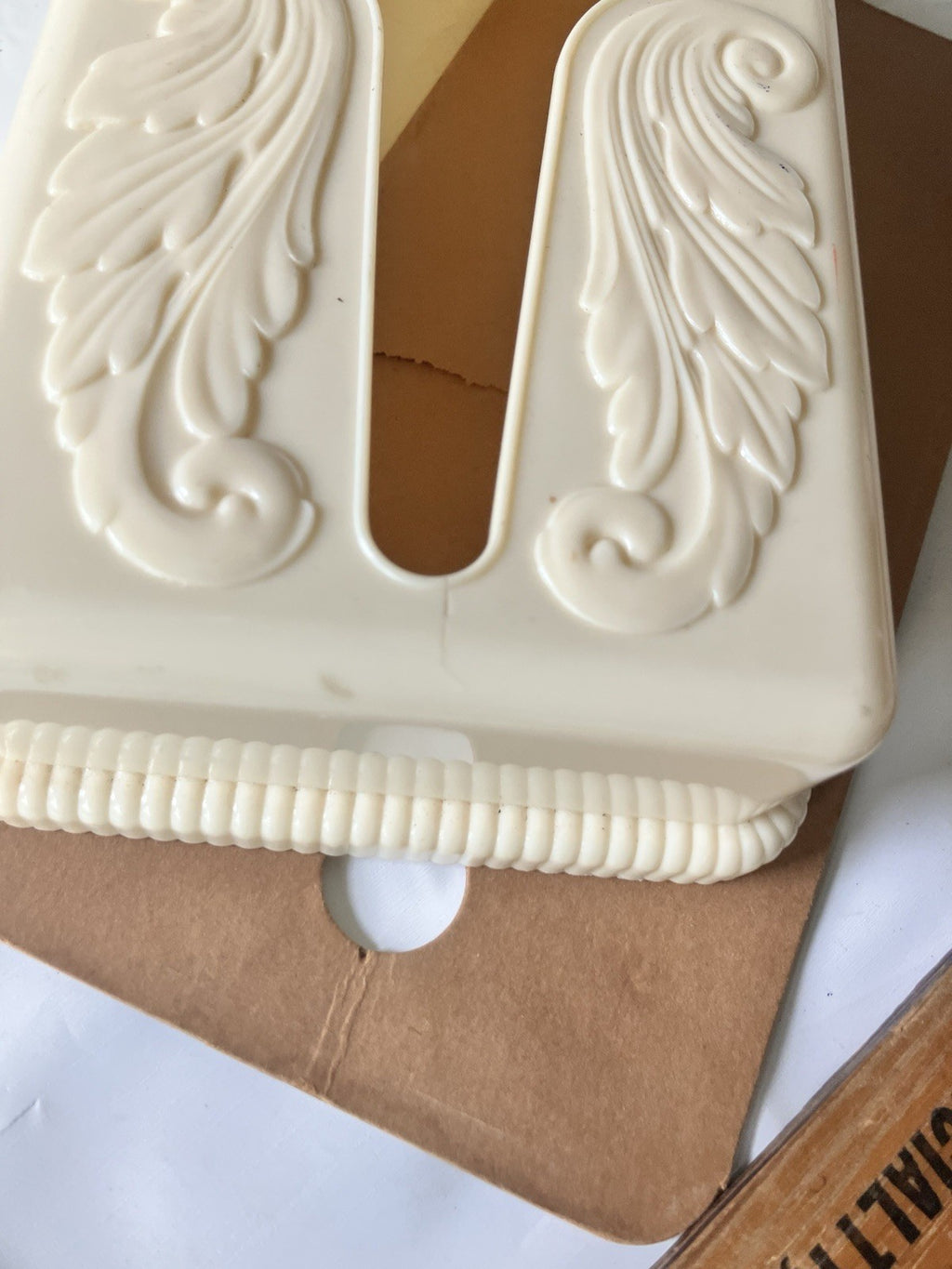 Vintage MCM Beige/Off White Plastic Art Deco Styles Tissue Box Wall Mount/Box