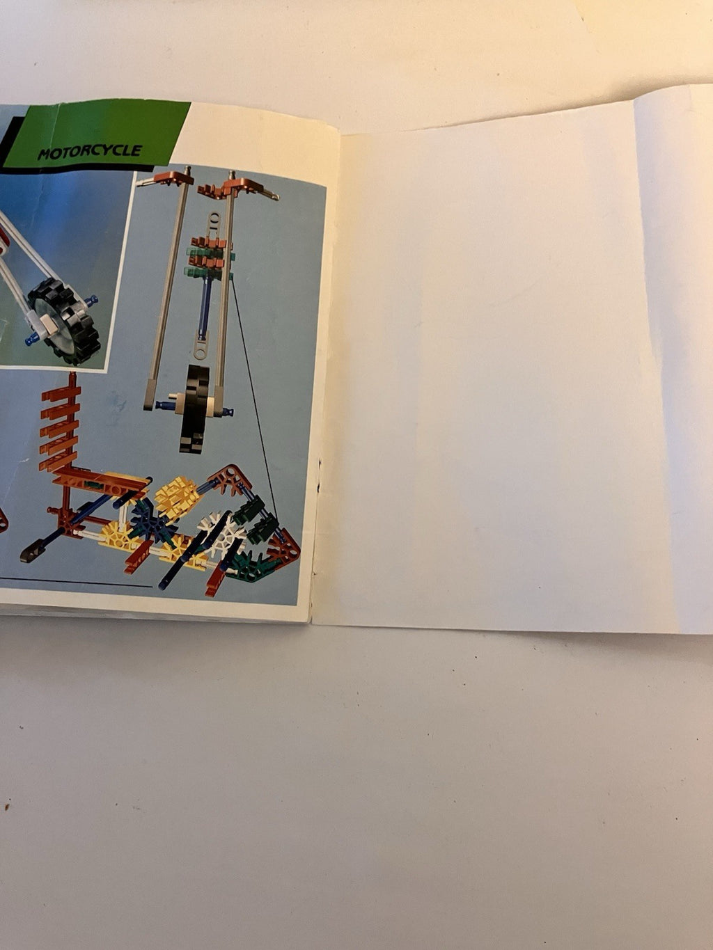 K'nex ‘92 Yellow Case Basic Building  Set #30010 W/ Instructions, Plus Battery