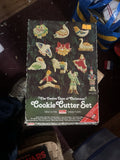 VINTGE CHILTON TWELVE DAYS OF CHRISTMAS PLASTIC COOKIE CUTTERS SET ORIGINAL BOX