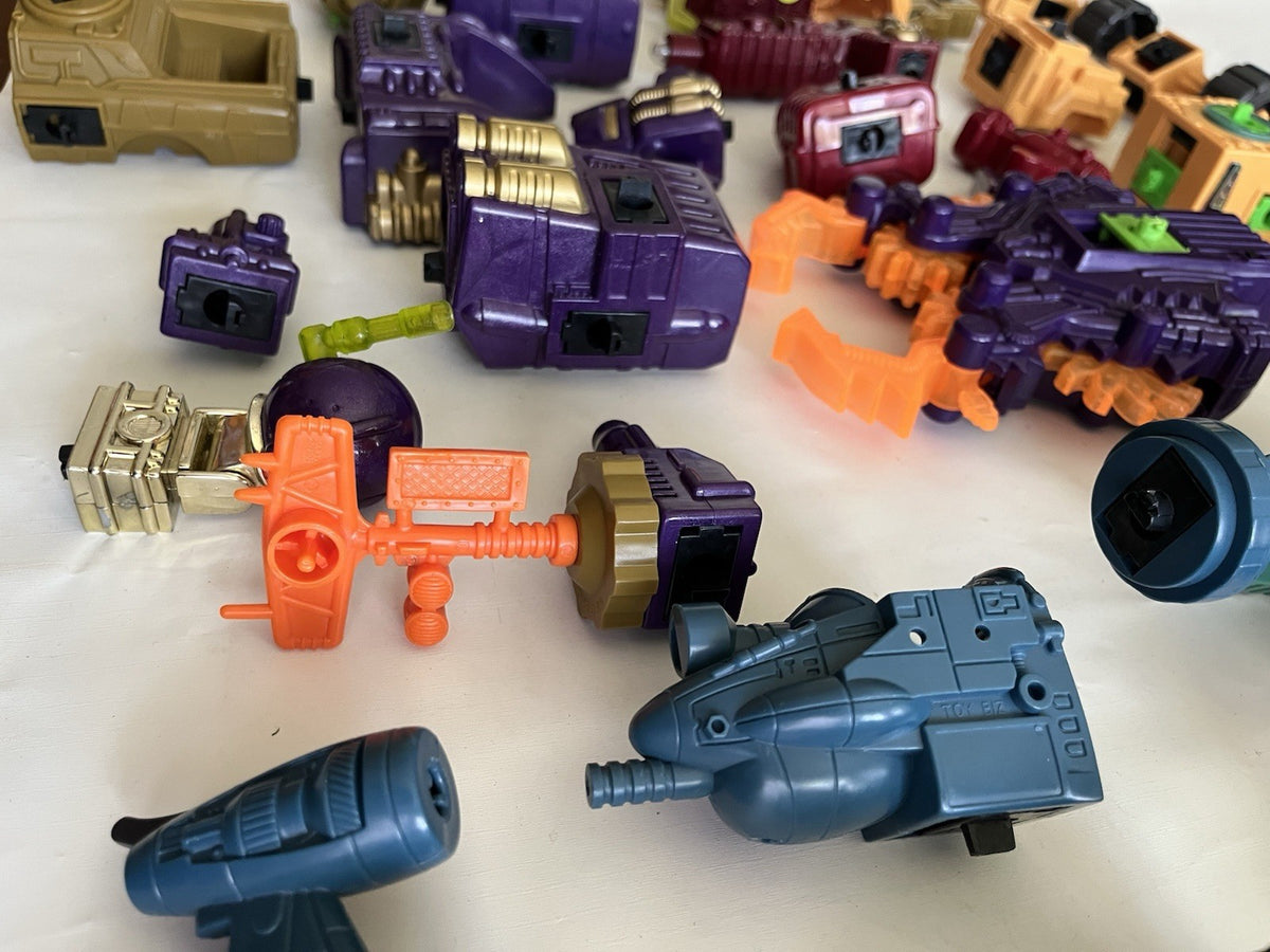 Vintage 1996 Battle Builders Large Lot 100 Pieces Machines, Figures Weapons EUC
