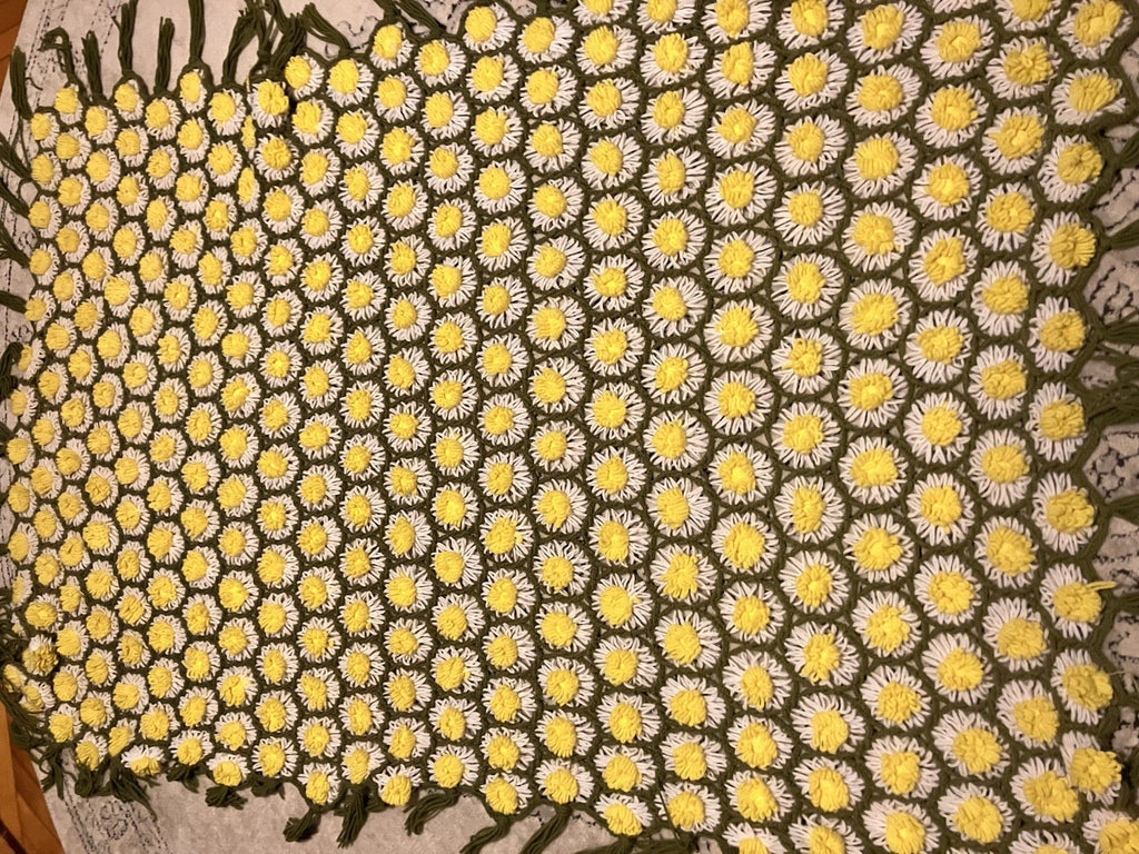 Vintage Daisy Chain Blanket Twin Size Crochet Topper Blanket 60” Long EVC