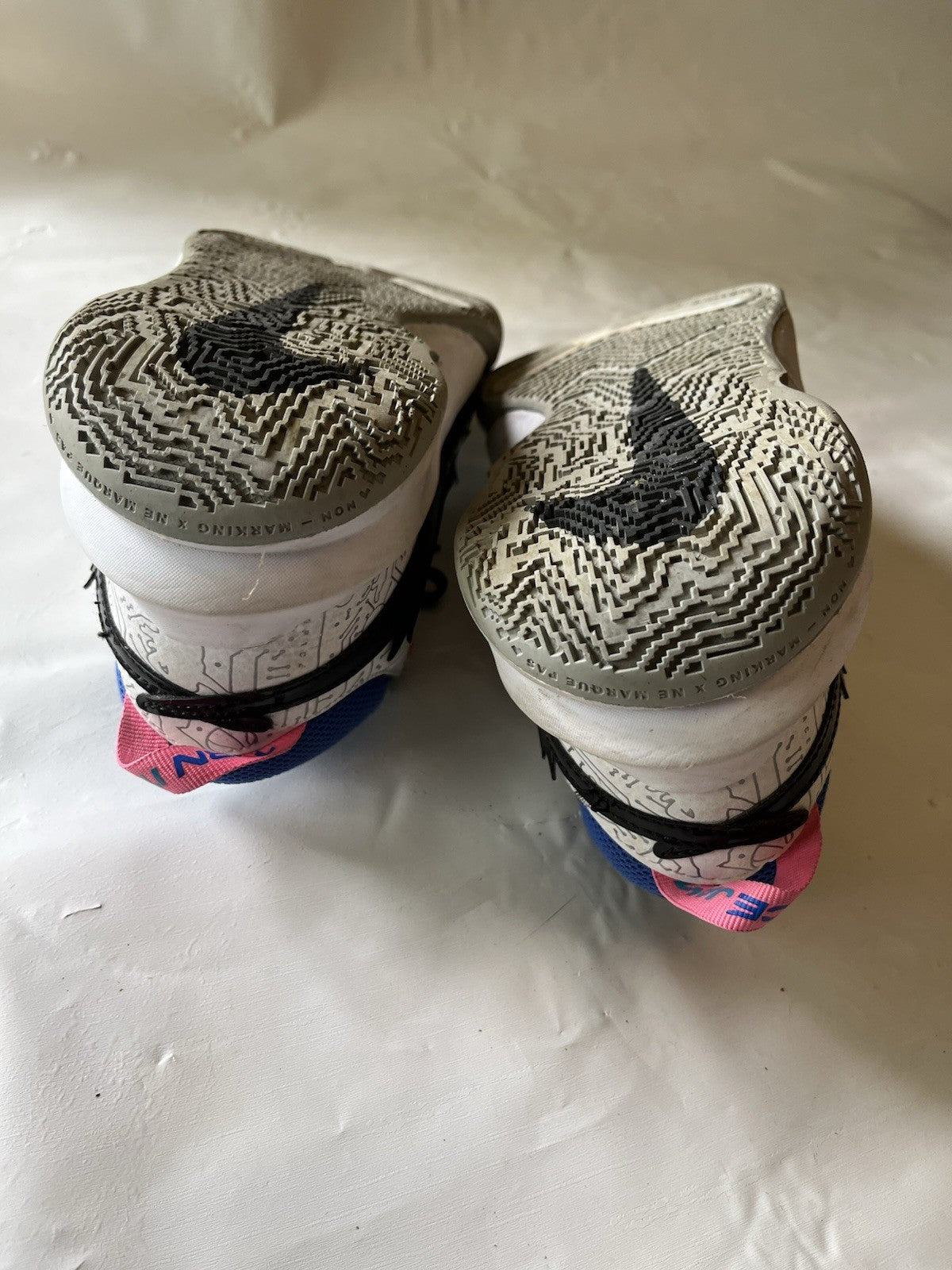Nike Team Hustle D 10 SE Space Jam White (GS) GUC Size 4Y