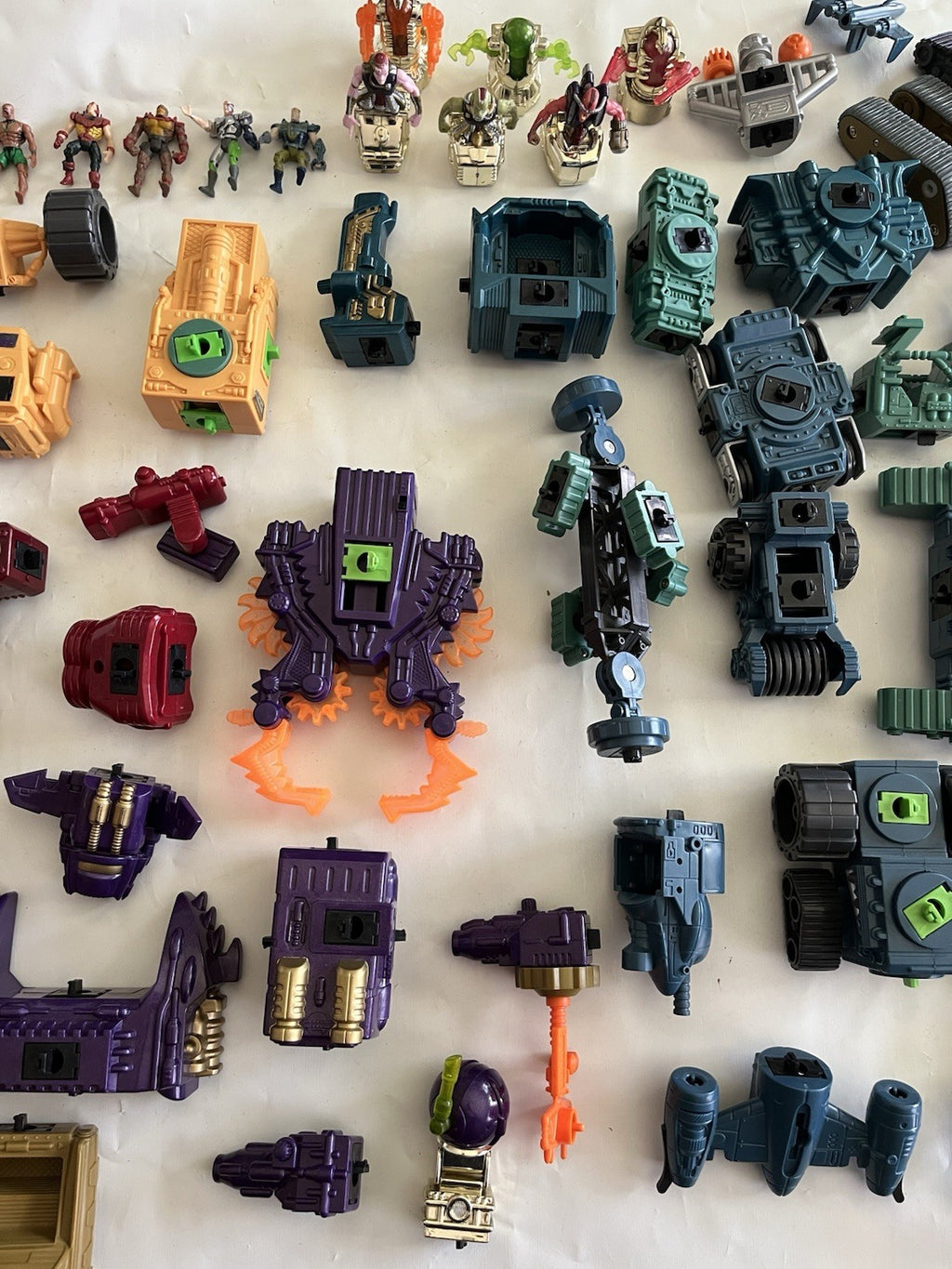 Vintage 1996 Battle Builders Large Lot 100 Pieces Machines, Figures Weapons EUC