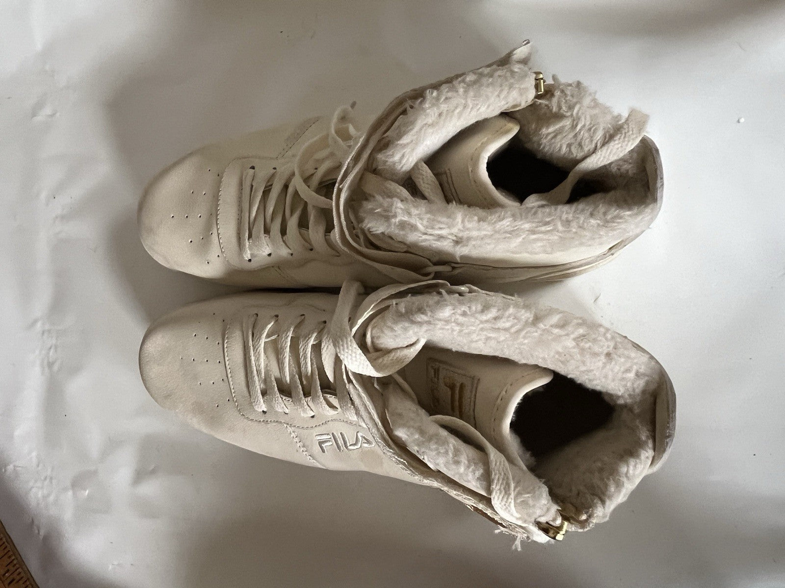 Women’s Size 10 High Top White FILA Leather Sneakers With Fleece, Zipper, GUC