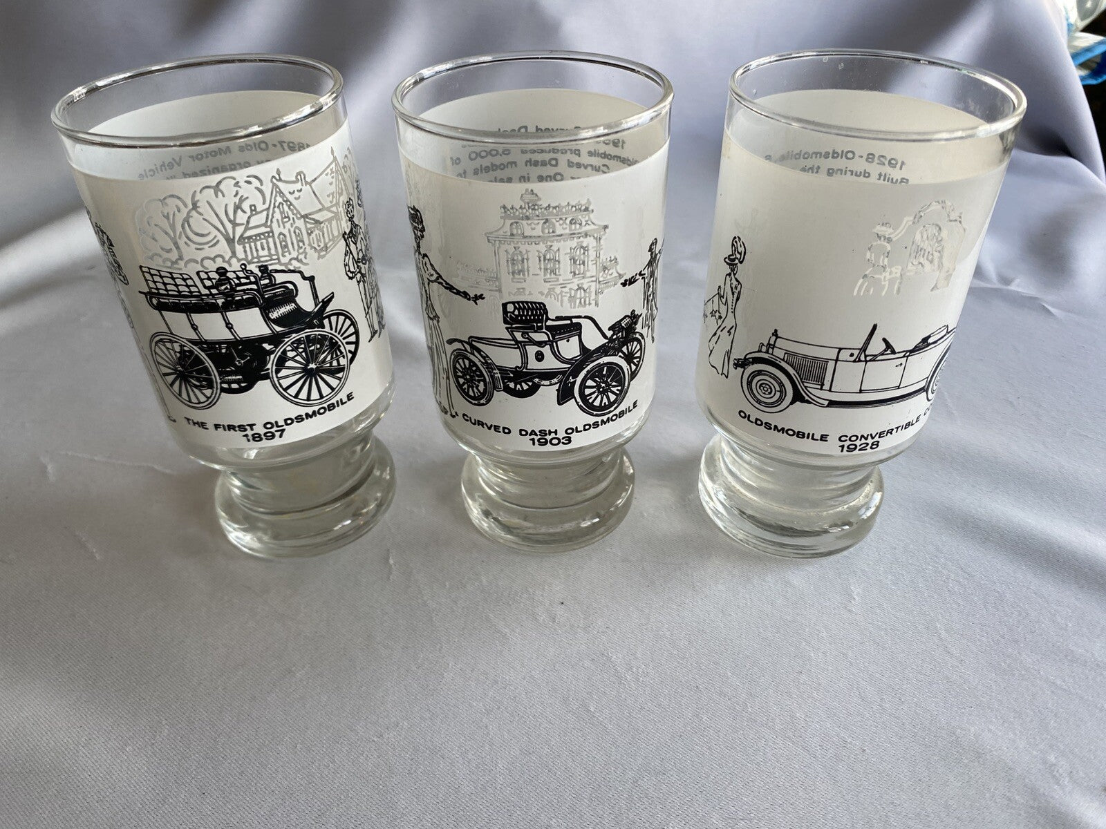 Anchor Hocking Vintage Set of 3 Oldsmobile Antique Cars Drinking Glasses (5.5”)