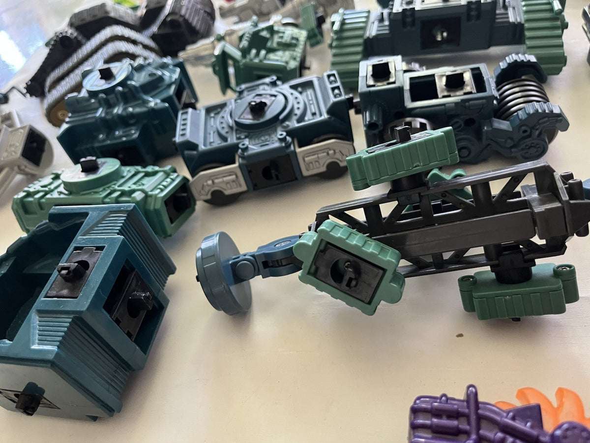 Vintage 1996 Battle Builders Large Lot 100 Pieces Machines, Figures Weapons EUC