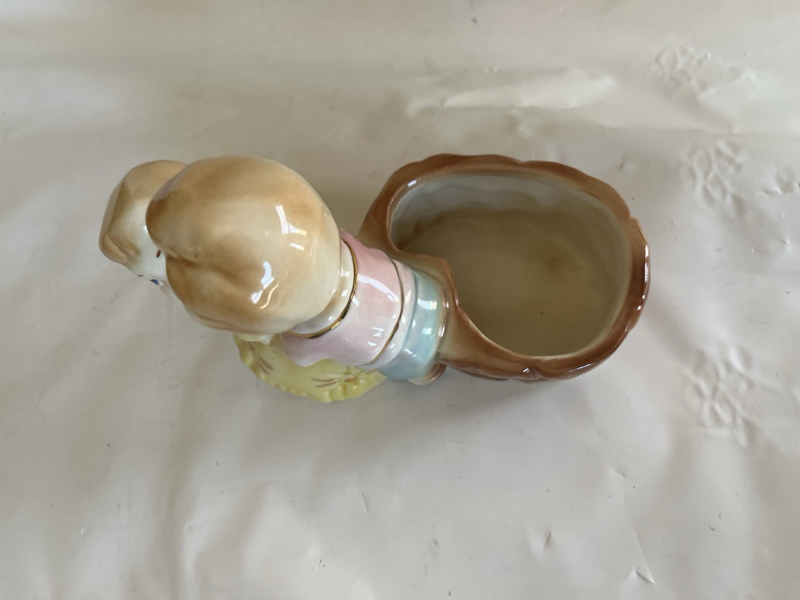 Vintage Kissing Couple Ceramic Planter Hand Painted Boy/Girl. Gold Accent EVC