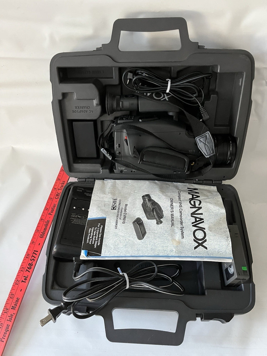 Vintage Magnavox Easy Cam w/Charger Batteries AV Cables Hard Case Powers ON-READ