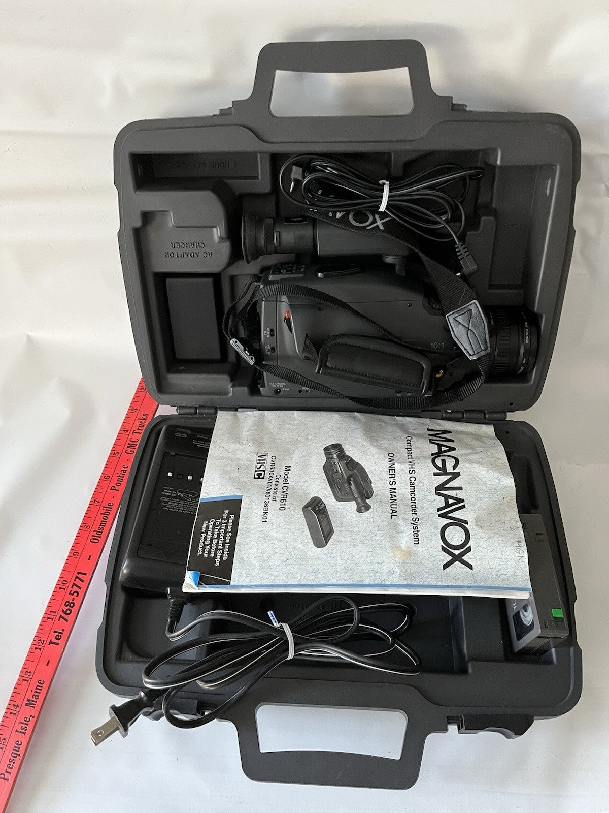Vintage Magnavox Easy Cam w/Charger Batteries AV Cables Hard Case Powers ON-READ