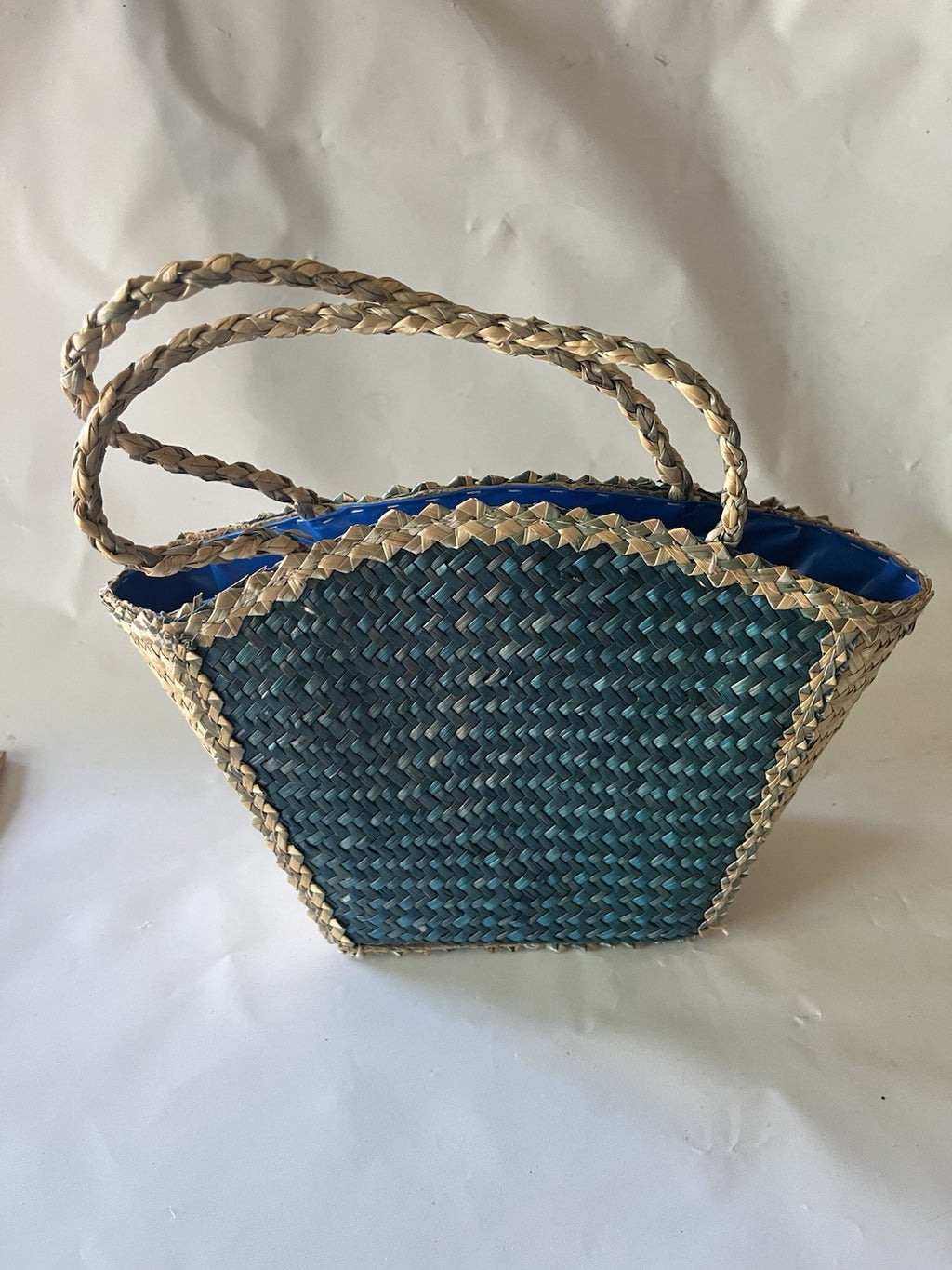 Vtg. 1960’s Woven Straw Raffia Child’s Easter Basket Duck Play Guitar Vinyl Int.