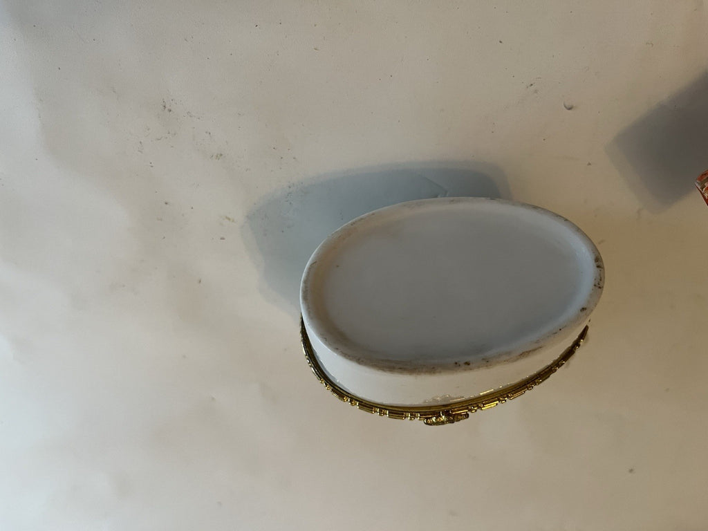 Vintage Chicken Hen Trinket Dish With Trunk Style Opening; Gold Tone Rim