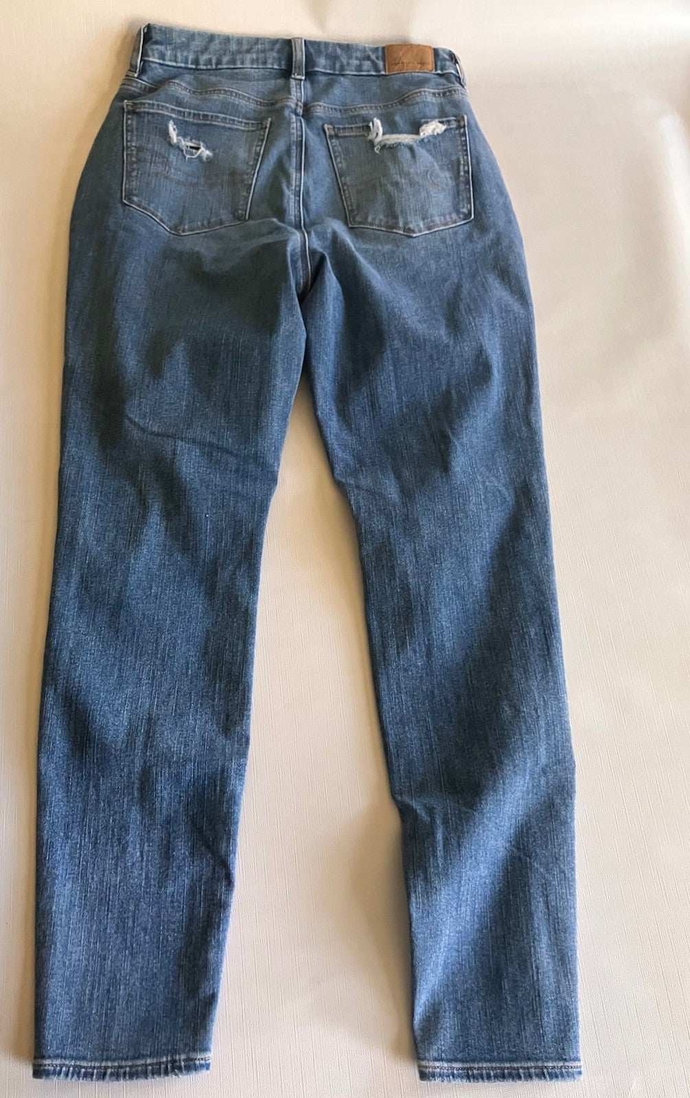 American Eagle Womens Size 6, Curvy, Hi-rise “Dream Jean” Distressed Jeans