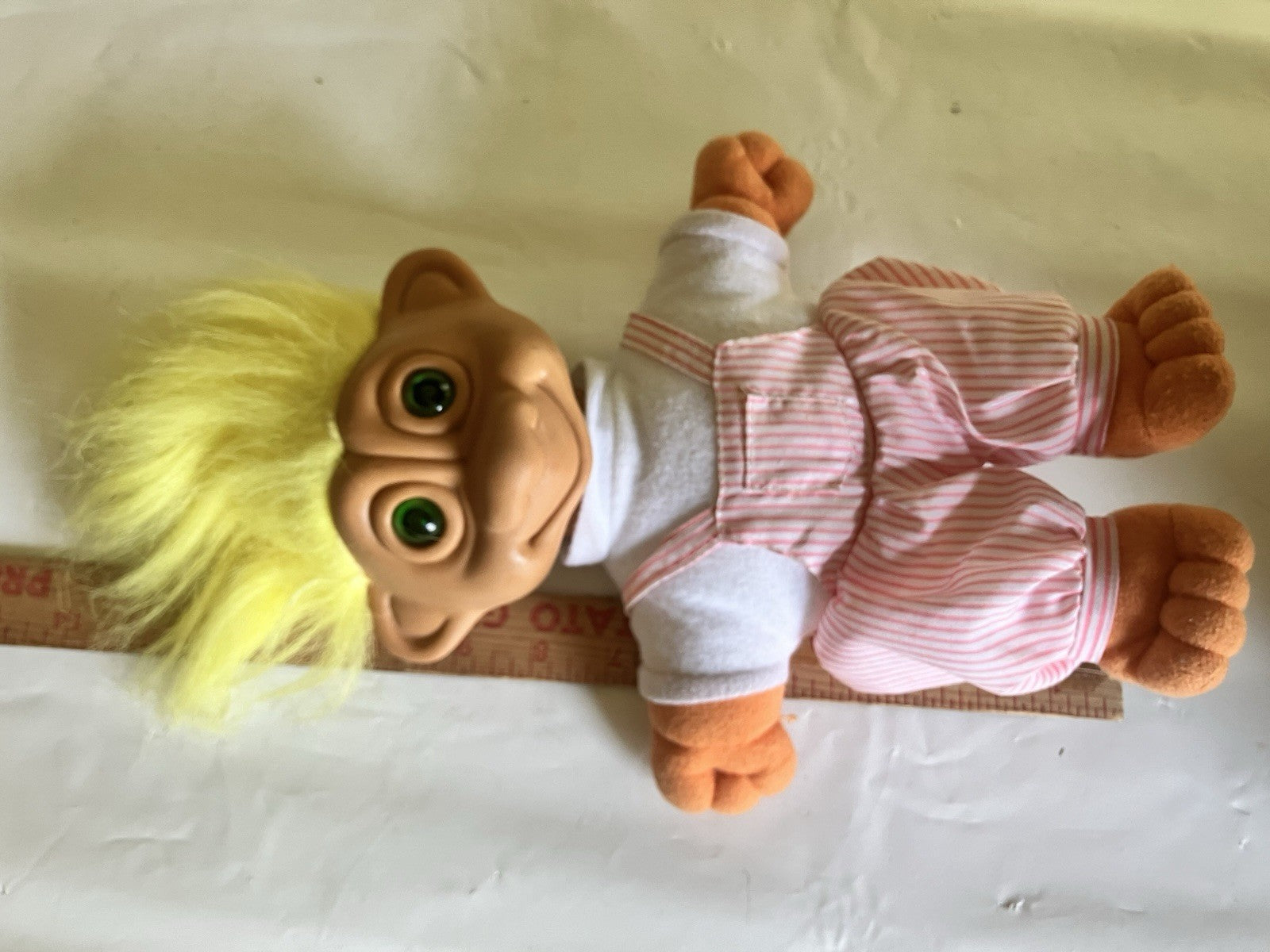 Vtg. 1992 Soma Glo Troll Doll; Light Up Green Eyes W/ Yellow Hair. Pink/white