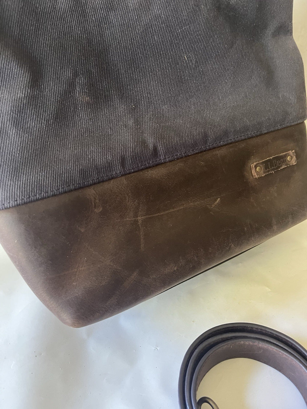 LL Bean Waxed Canvas Crossbody Bag Navy Blue and Brown Leather Logo Liner Medium