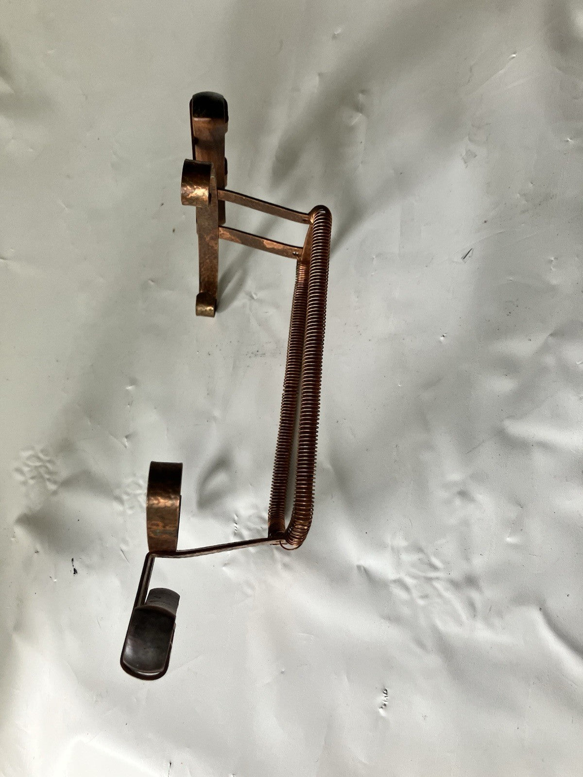 Vintage Hammered Copper/ Wood Casserole Dish Stand With Spring Adjustment 6-10”