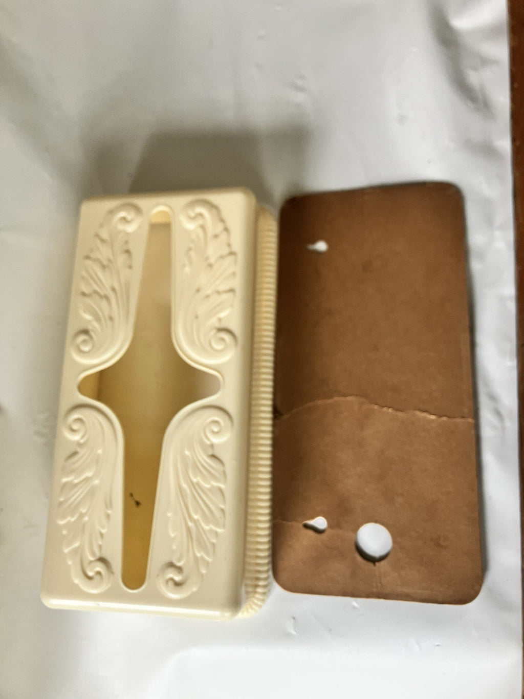 Vintage MCM Beige/Off White Plastic Art Deco Styles Tissue Box Wall Mount/Box