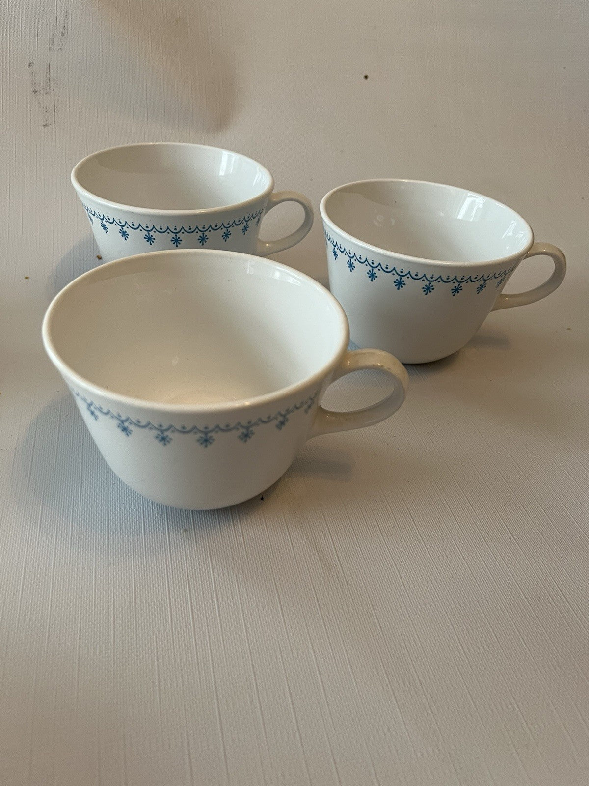 Vintage Corelle/Pyrex Snowflake Garland Coffee Mugs (7)
