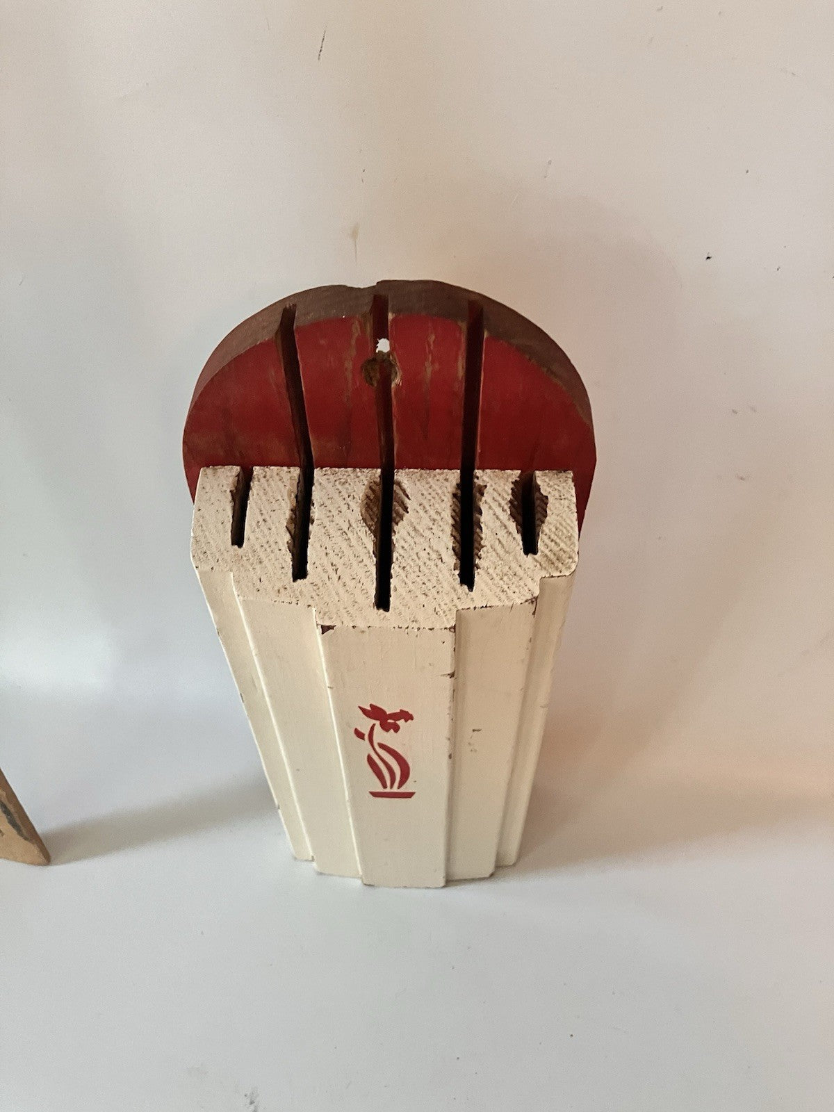 Vintage Farmhouse Red and White Knife Holder; Red Daffodil, GUC 1950s