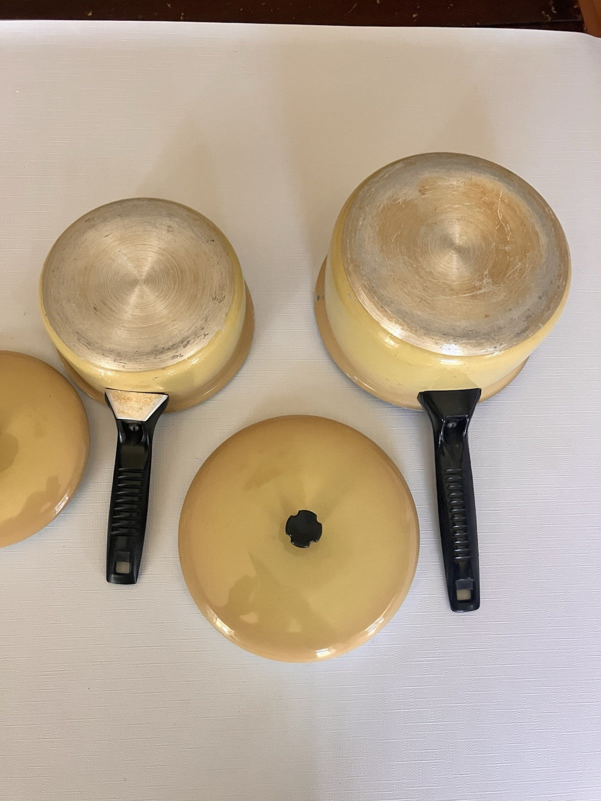 2 Vintage Off Light Yellow Aluminum Sauce Pans With Original Lids; EVC