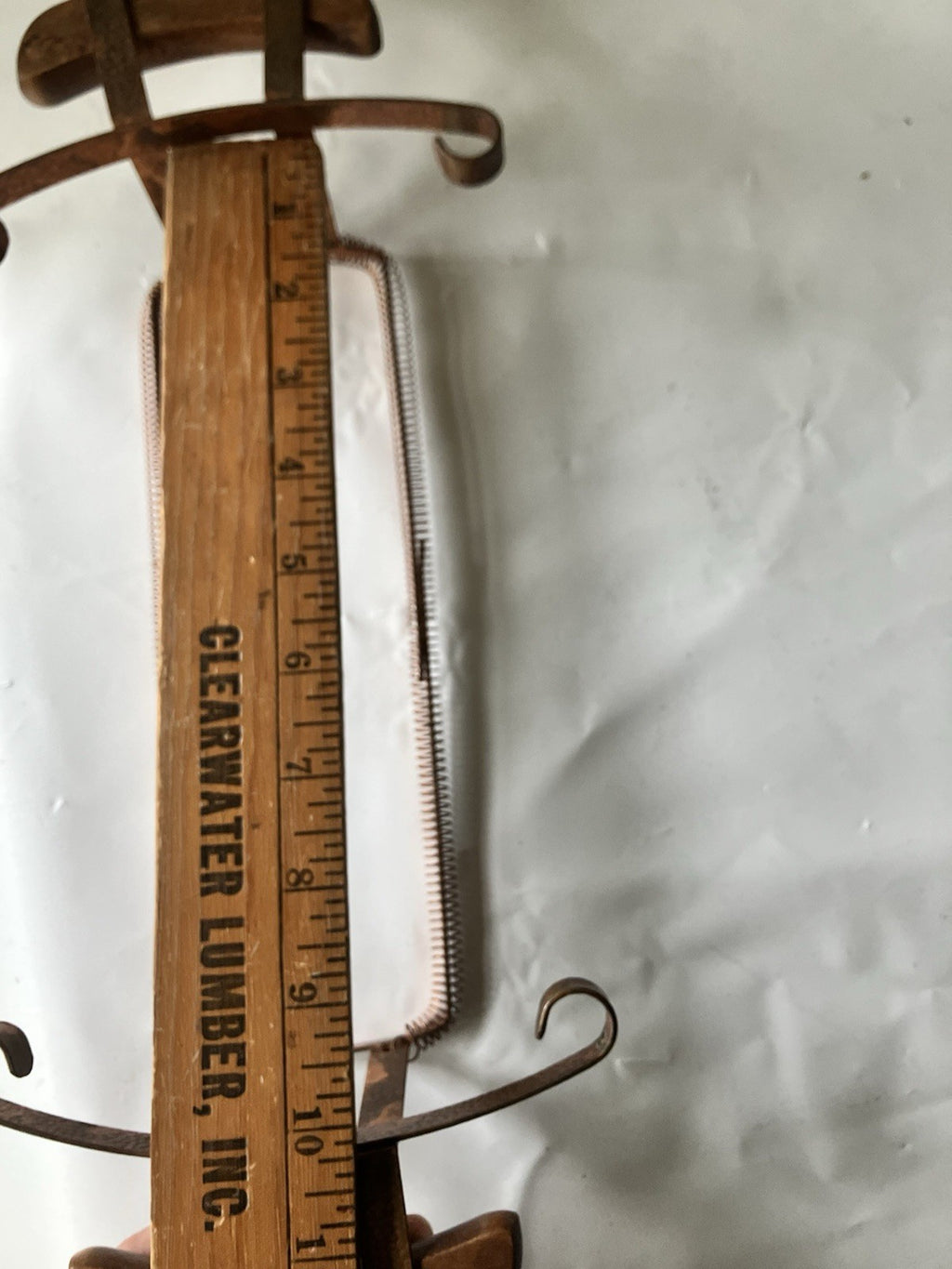 Vintage Hammered Copper/ Wood Casserole Dish Stand With Spring Adjustment 6-10”