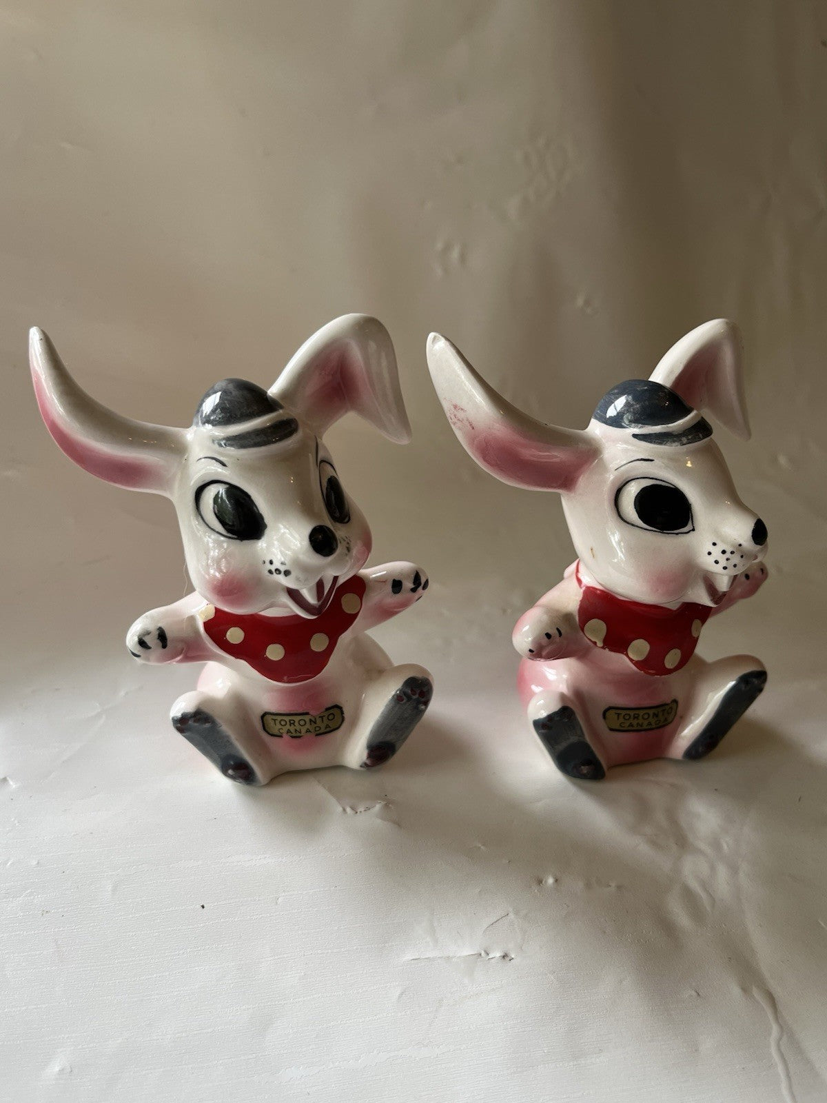 Vintage AnEnterprise Exclusive Artmark Rabbit Salt & Pepper Shakers EVC
