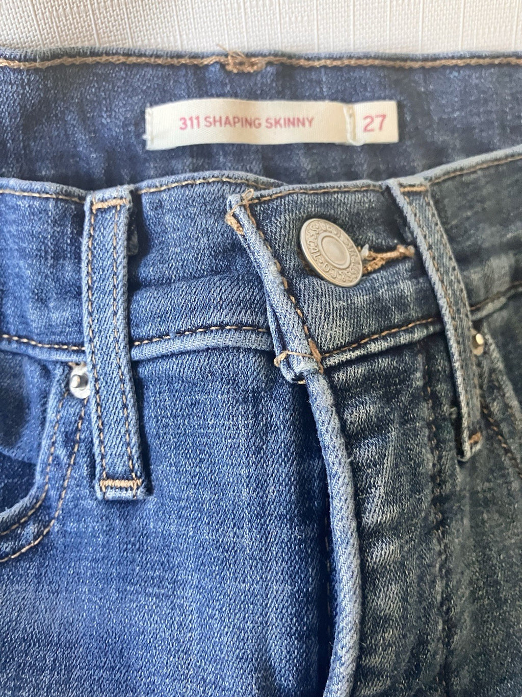 Pair Of Levis Women’s 27x30/ 28x30 Skinny Jeans