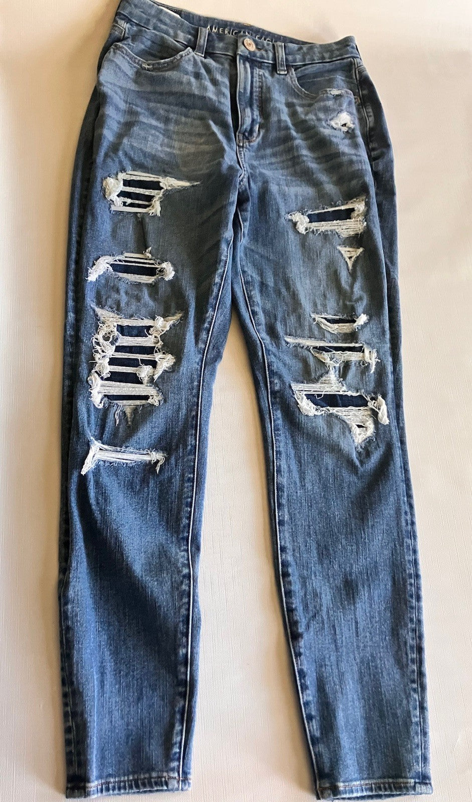 American Eagle Womens Size 6, Curvy, Hi-rise “Dream Jean” Distressed Jeans