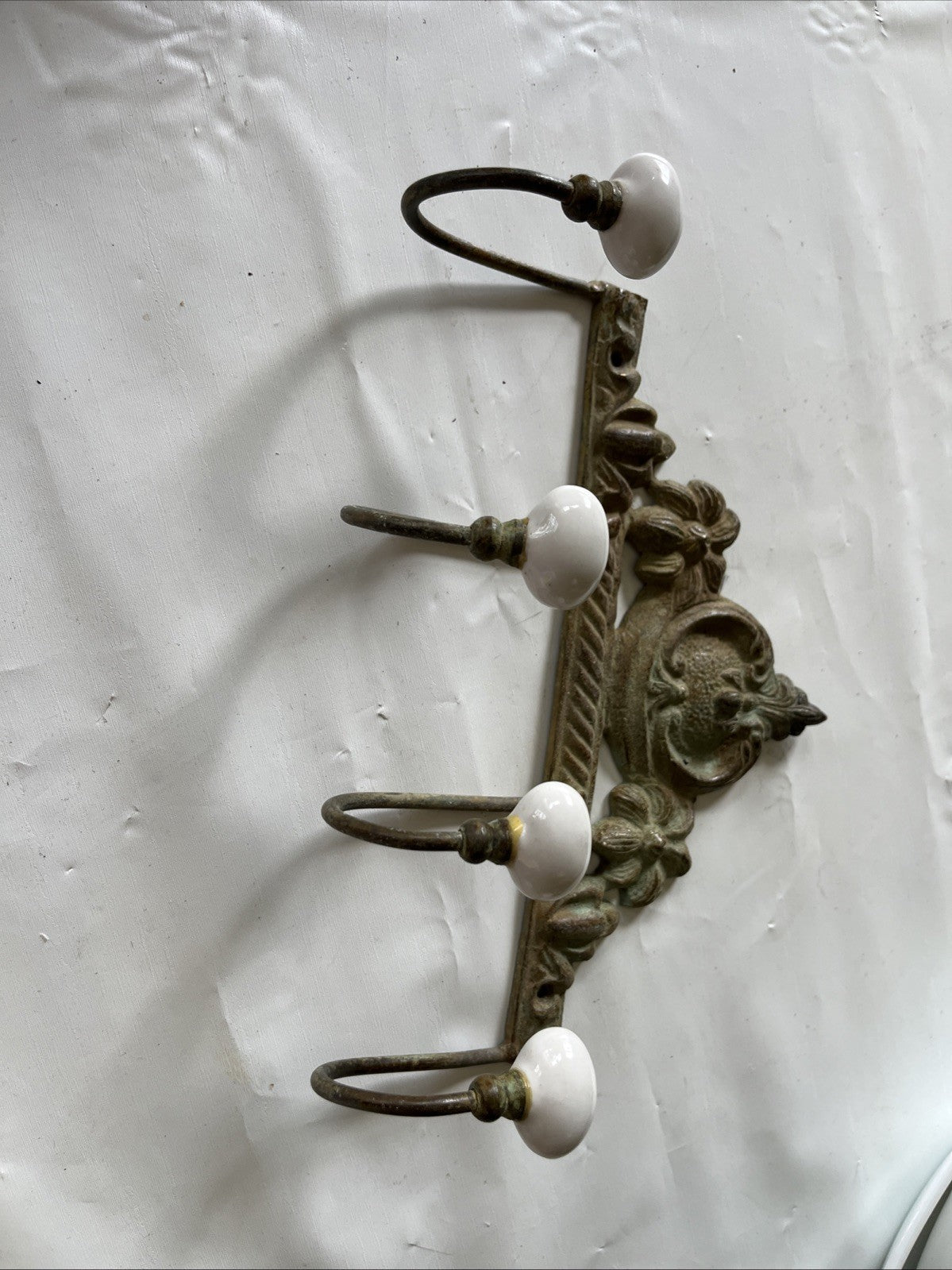 Vintage Styled Cast Iron Metal And Porcelain Wall 4 Hooks; 8”x6” Ornate Details