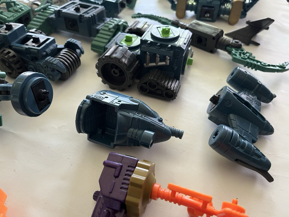 Vintage 1996 Battle Builders Large Lot 100 Pieces Machines, Figures Weapons EUC