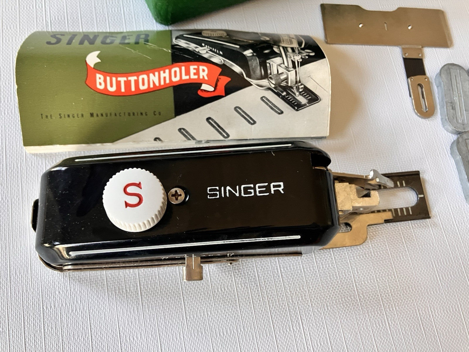Vintage Singer Buttonholer machine With Original 5 Settings And Paperwork. EVC