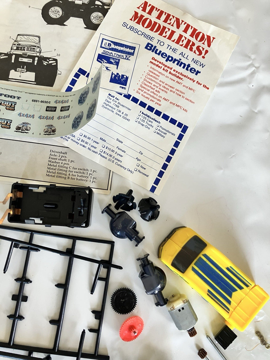 Bigfoot 4x4x4 Powrcrushers Motorized Monster Truck AMT model kit, 1989