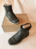 Women’s Black Treadlight UGG Laurels Lizard 7.5 With Box; Gently Preloved Shape
