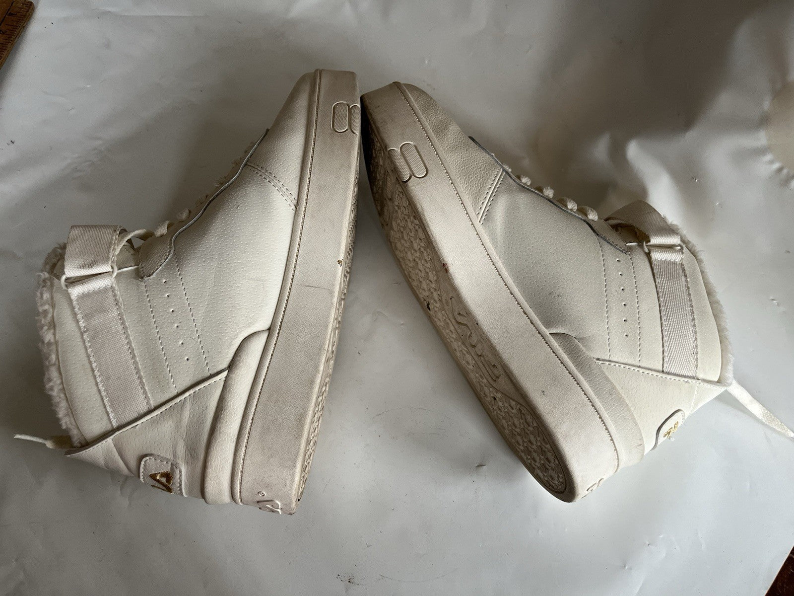 Women’s Size 10 High Top White FILA Leather Sneakers With Fleece, Zipper, GUC