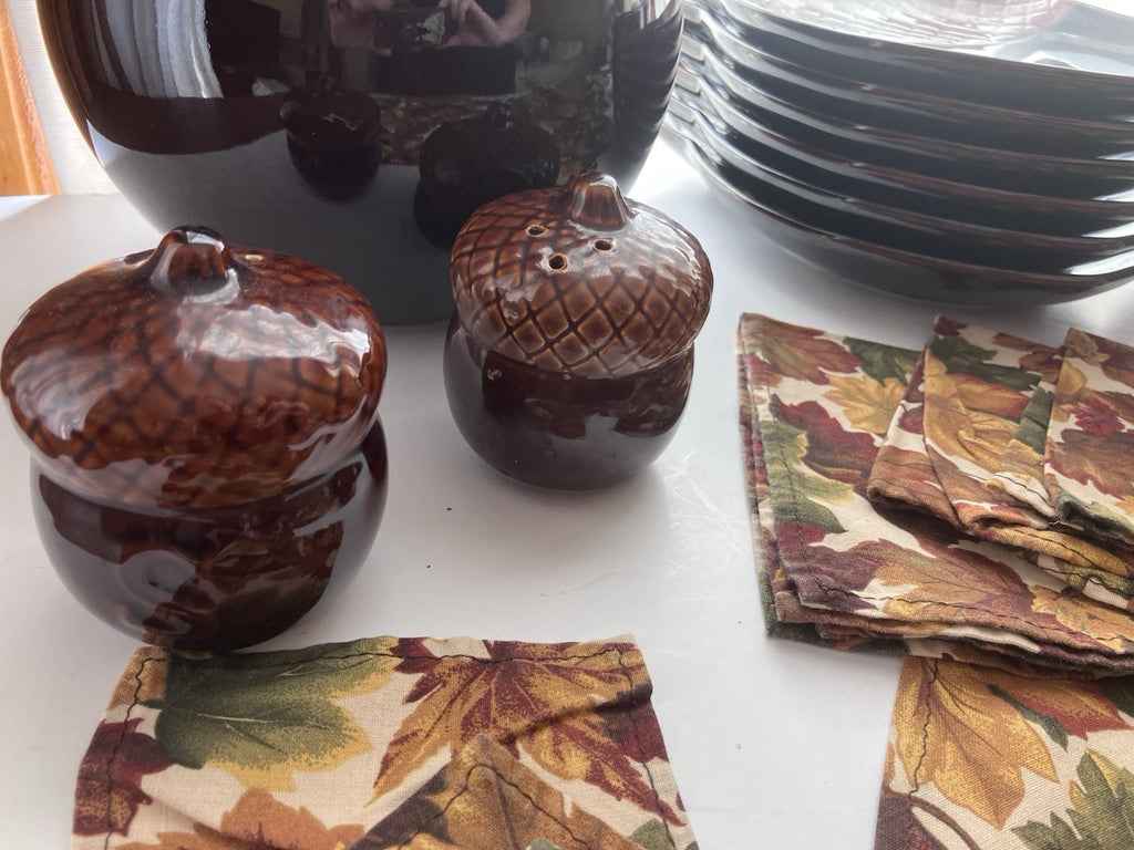 2011 Better Homes Stoneware Collection In Acorn Kitchen Set; 25 Pieces