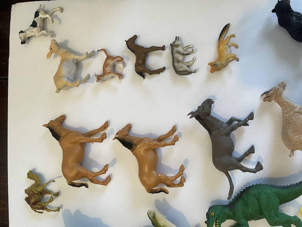 Large Lot of Rubber/Plastic Animal Toys Sharks/Dinos/Bears/Farm Animals Fish