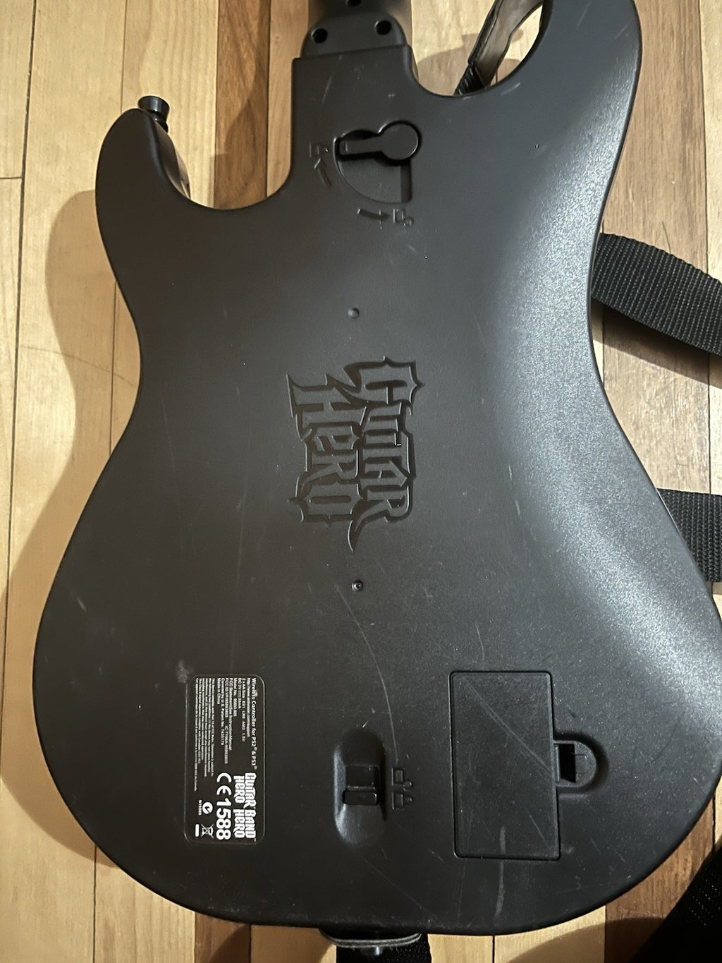 Guitar Hero Guitar PS2/3 Model 95893805 w/ Strap