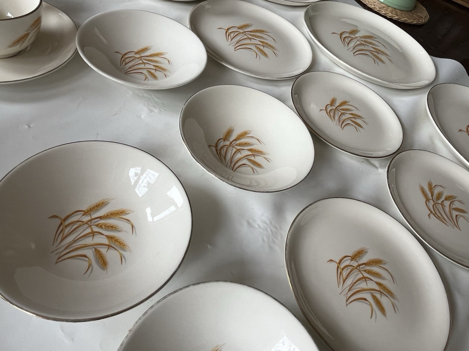 Homer Laughlin Mixed LotGolden Wheat Gold Trim Plates Bowls Serving Dish 23 Pc