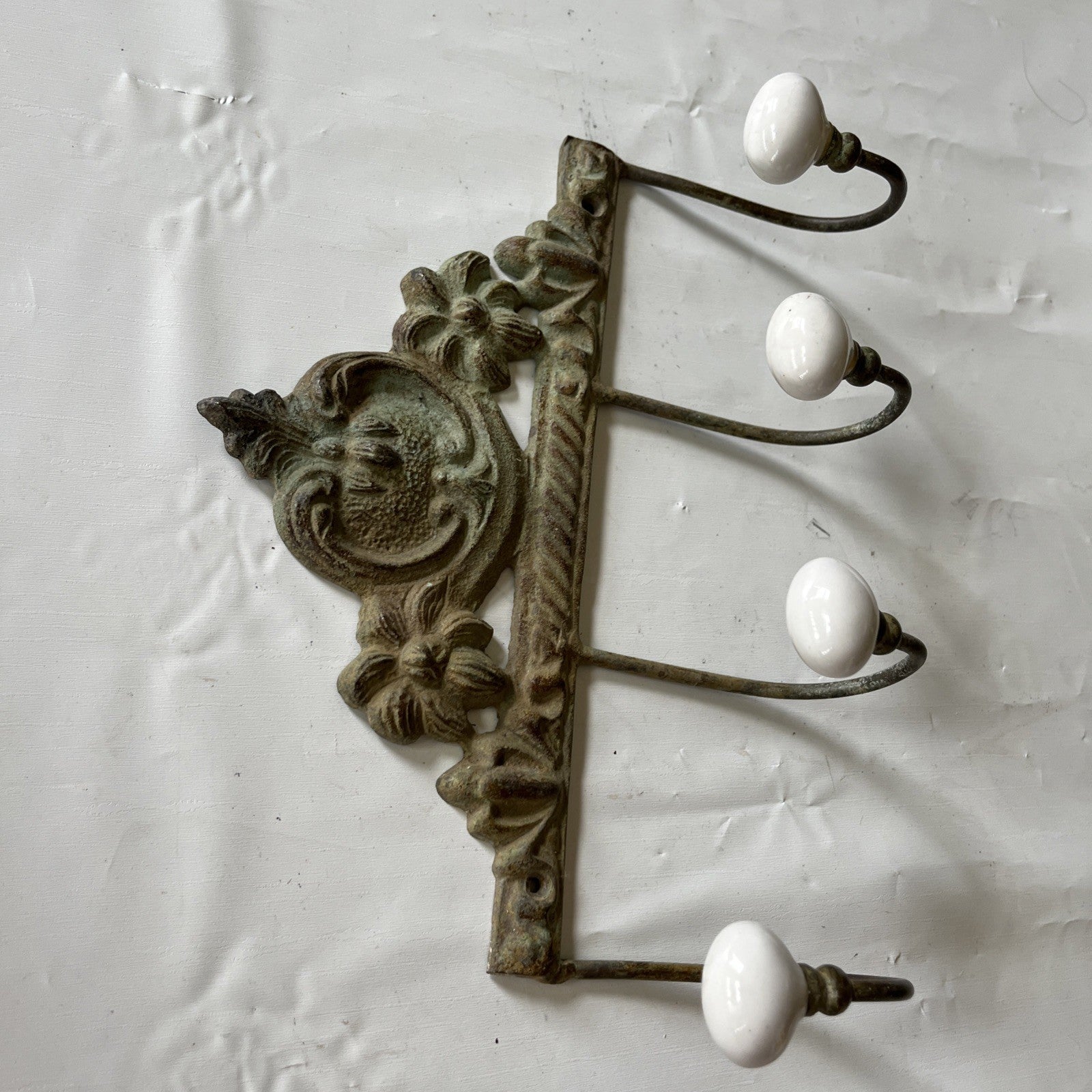 Vintage Styled Cast Iron Metal And Porcelain Wall 4 Hooks; 8”x6” Ornate Details