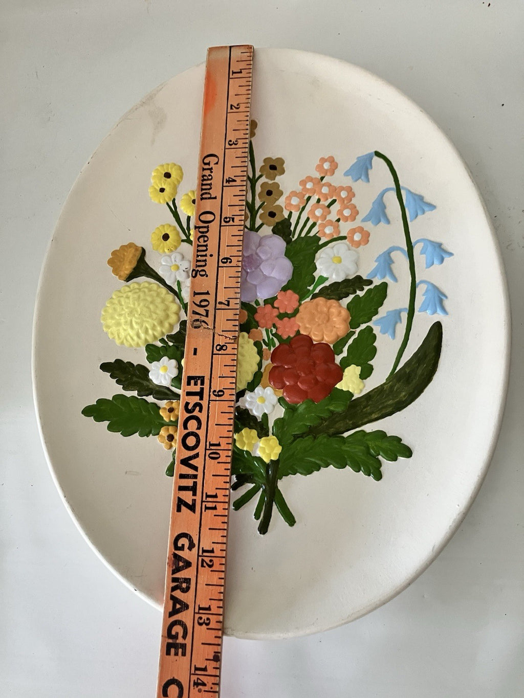 Vintage Ceramic Flower Mold Wall Hanging Plaque; Oval 13x10” EVC