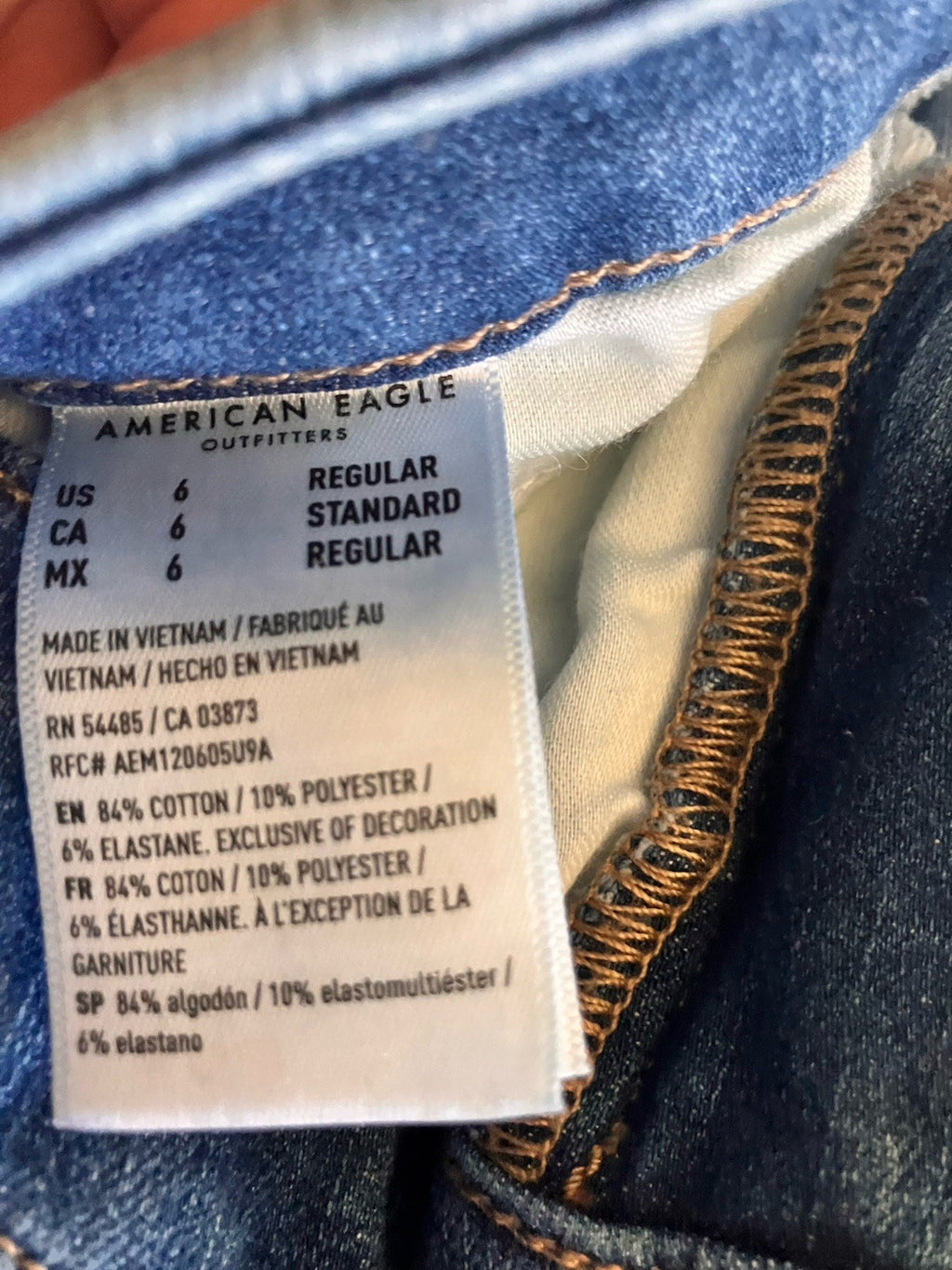 American Eagle Womens Size 6, Curvy, Hi-rise “Dream Jean” Distressed Jeans