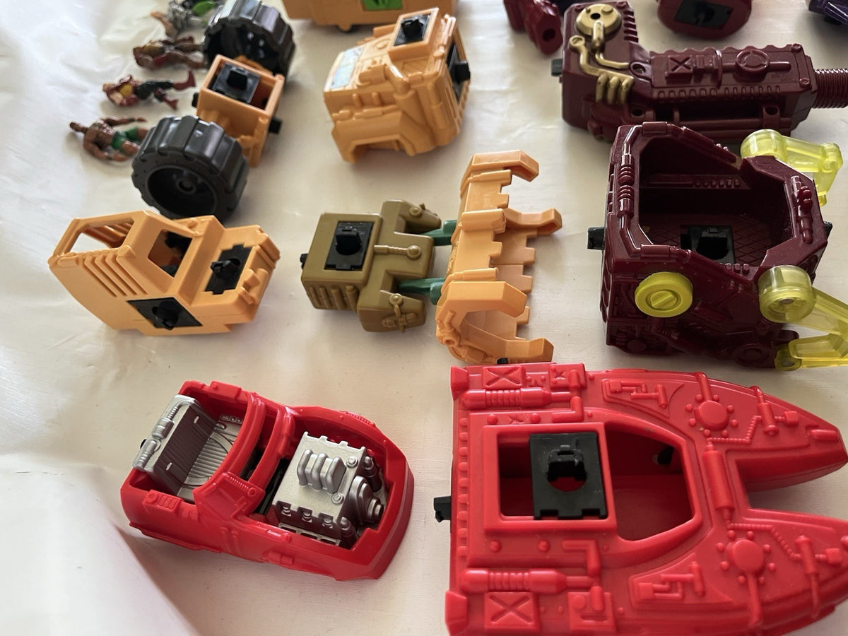 Vintage 1996 Battle Builders Large Lot 100 Pieces Machines, Figures Weapons EUC