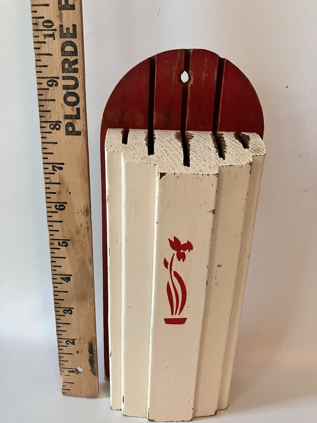 Vintage Farmhouse Red and White Knife Holder; Red Daffodil, GUC 1950s