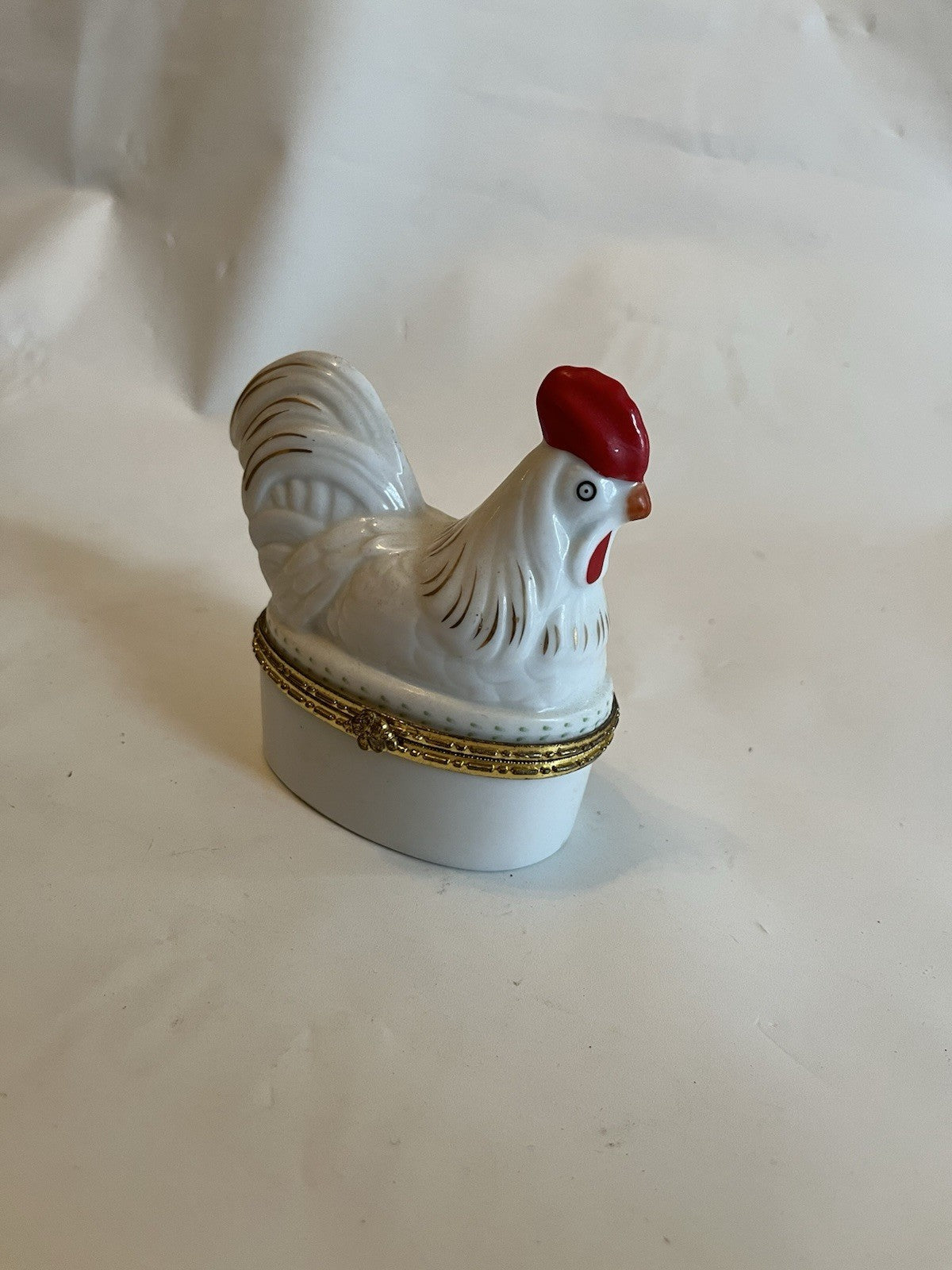 Vintage Chicken Hen Trinket Dish With Trunk Style Opening; Gold Tone Rim