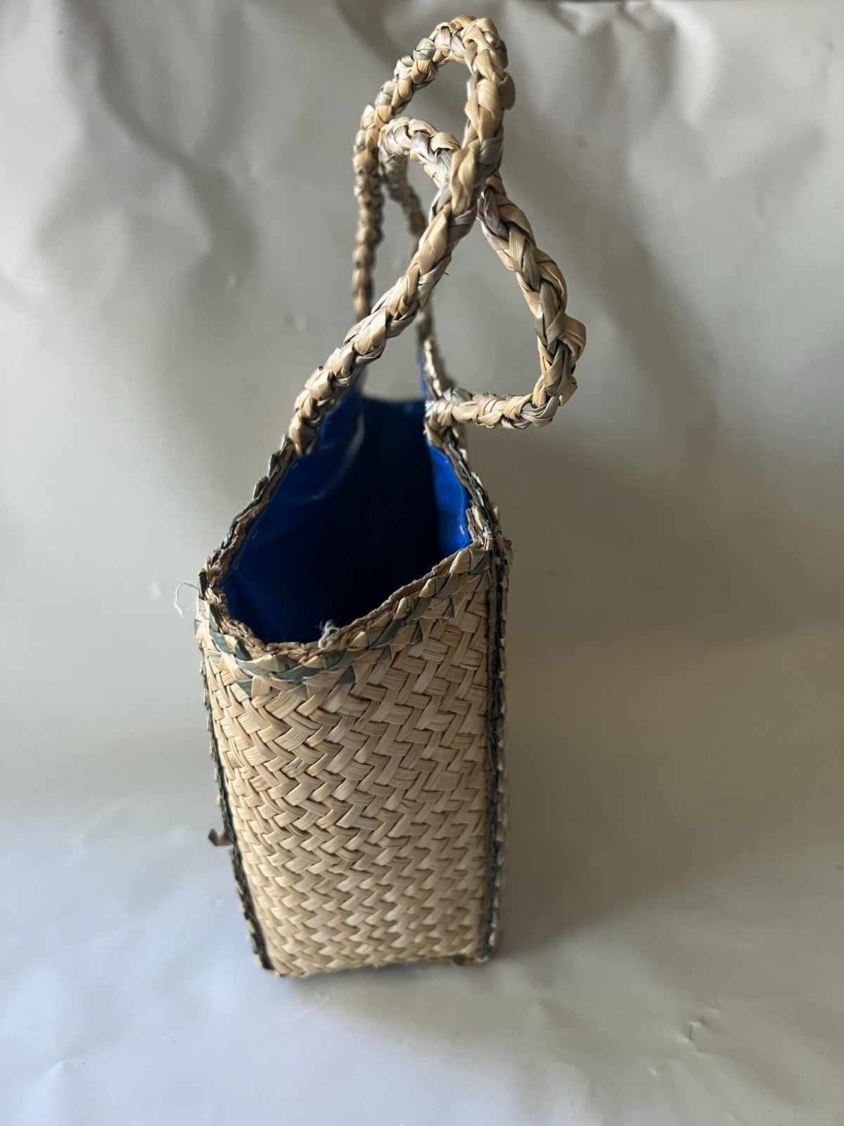 Vtg. 1960’s Woven Straw Raffia Child’s Easter Basket Duck Play Guitar Vinyl Int.
