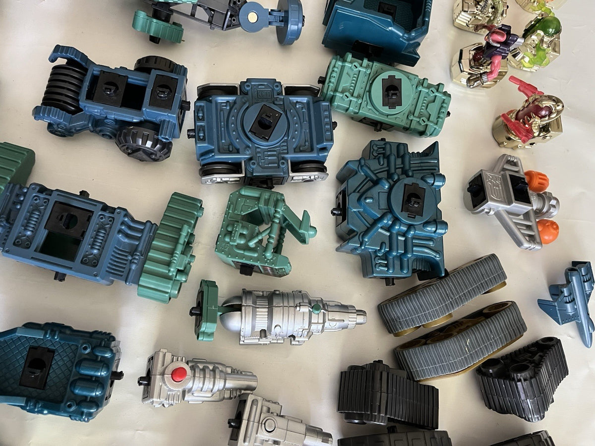 Vintage 1996 Battle Builders Large Lot 100 Pieces Machines, Figures Weapons EUC